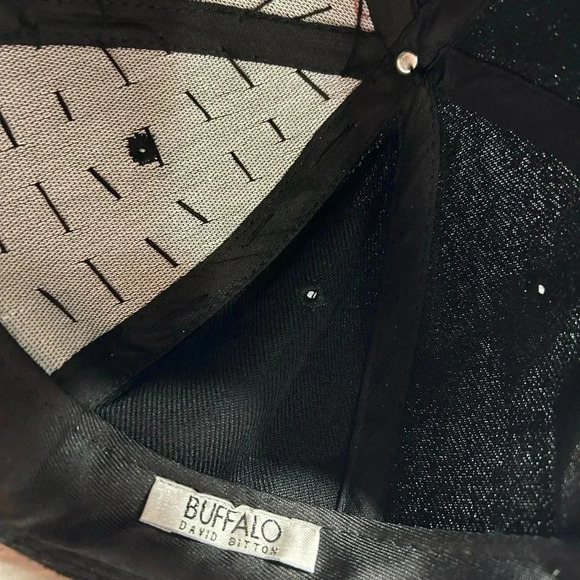 Y2K men black cap ,solid metal detail, gold colored , solid semi bead,punk - Picture 13 of 16